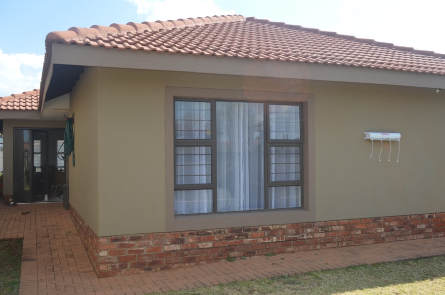 2 Bedroom Property for Sale in Flamwood North West